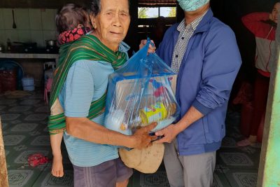 Trưa ngày 04 tháng 02 năm 2021 Chi bộ, tập thể trường THCS Hòa An đến thăm và chúc tết một số hộ gia đình đồng bào khó khăn Buôn Kmrưng, Xã Hòa An.